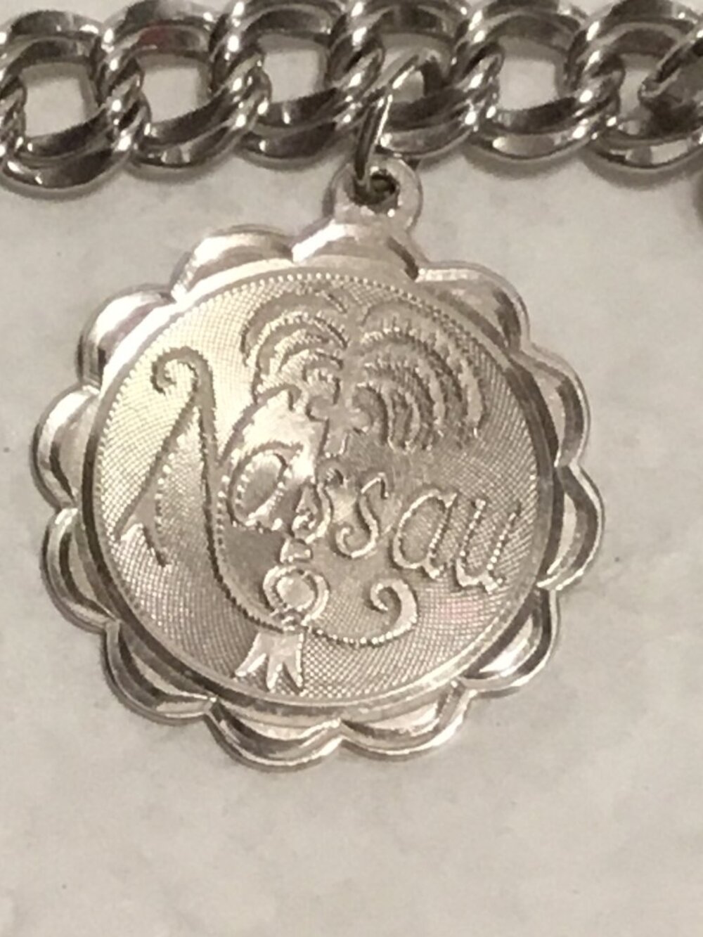 Very nice sterling silver Nassau charm bracelet w/ safety catch - Picture 5 of 11